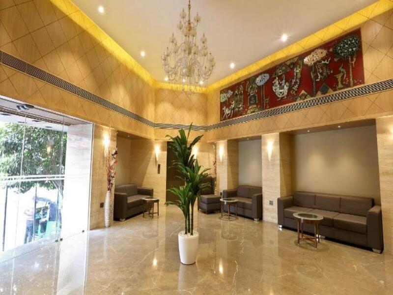 Central Beacon Hotel Surate Extérieur photo