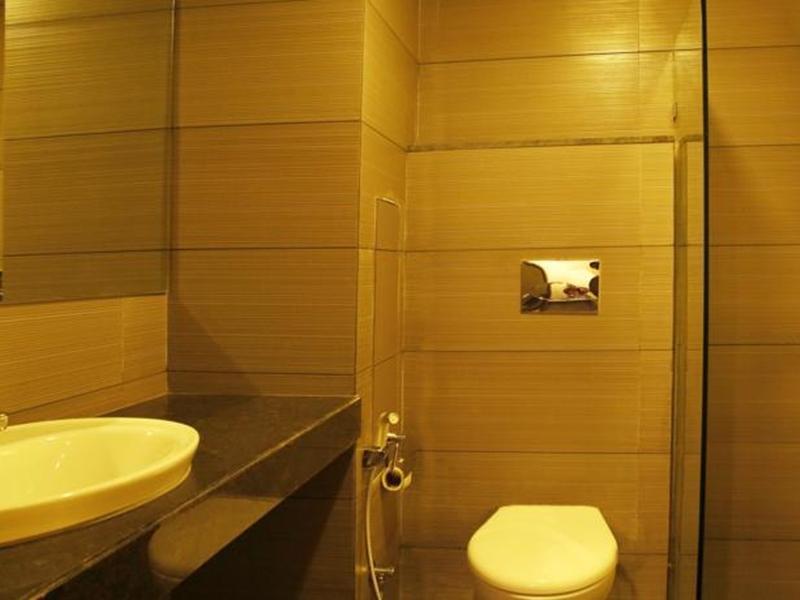 Central Beacon Hotel Surate Extérieur photo