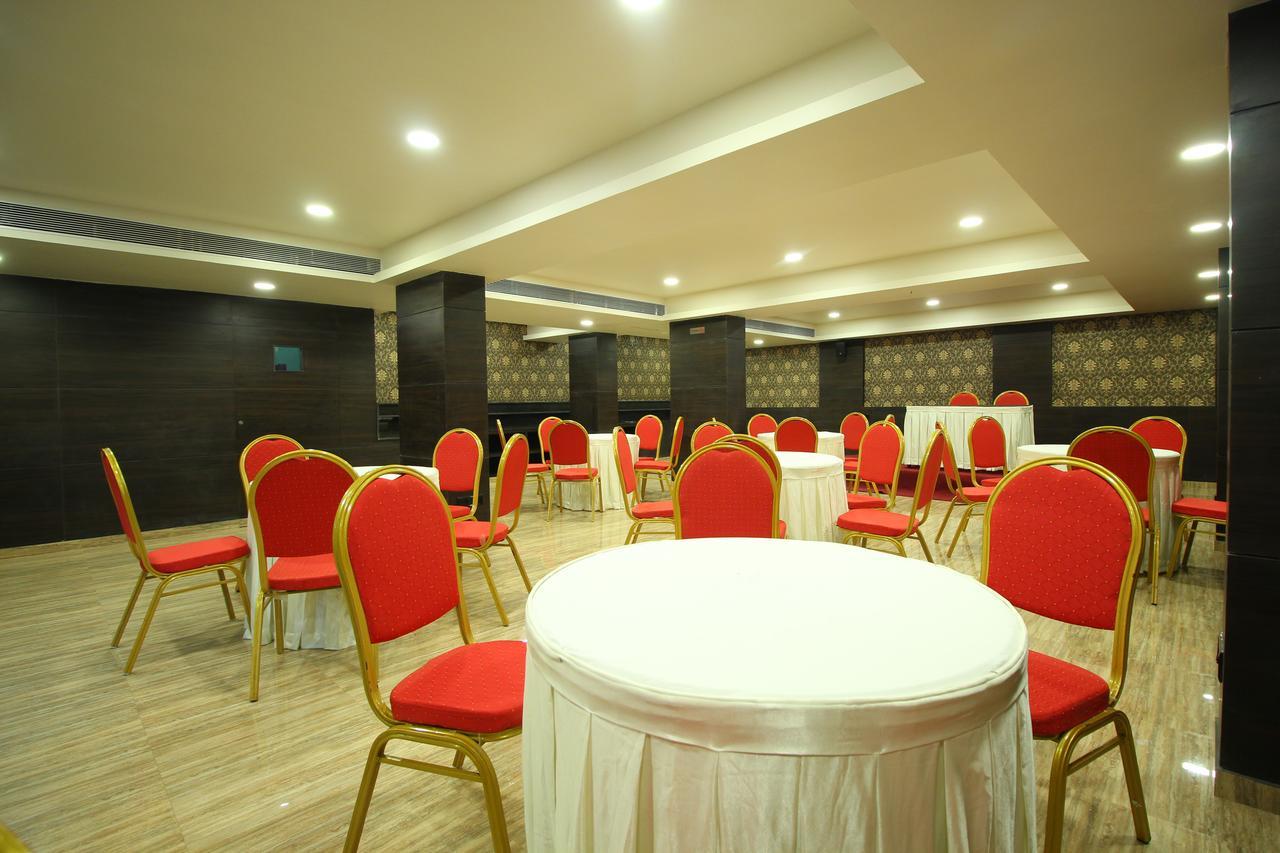Central Beacon Hotel Surate Extérieur photo