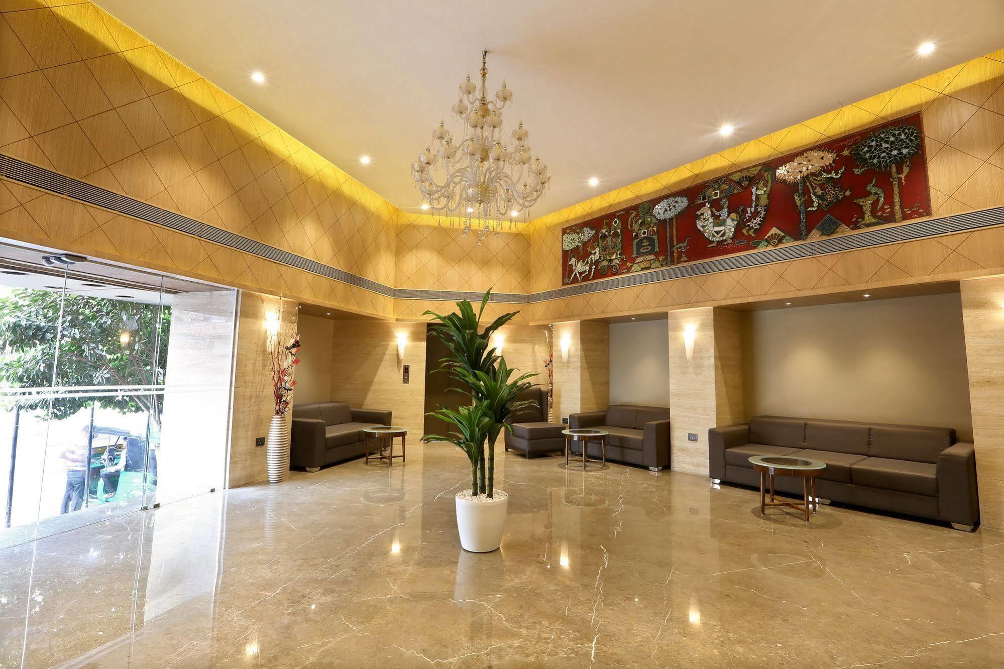 Central Beacon Hotel Surate Extérieur photo