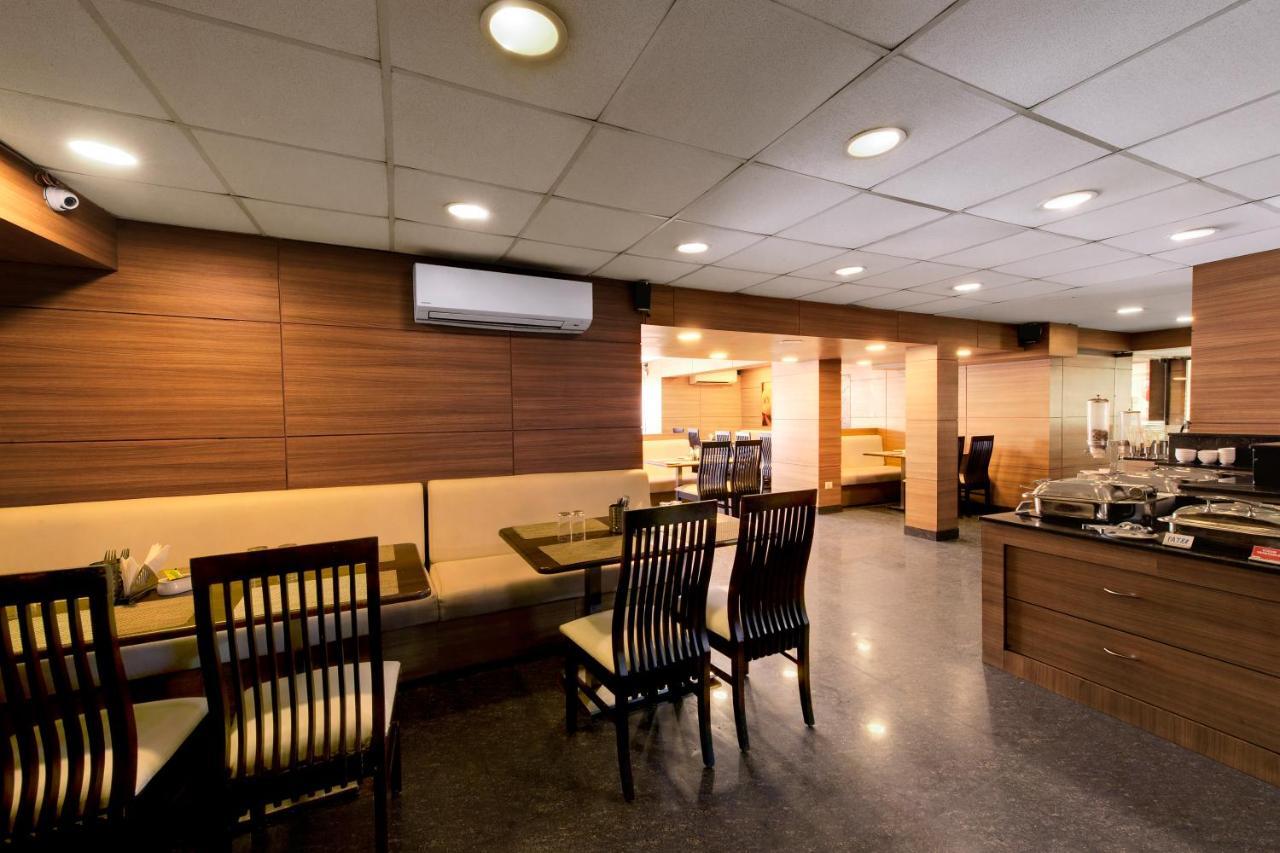 Central Beacon Hotel Surate Extérieur photo